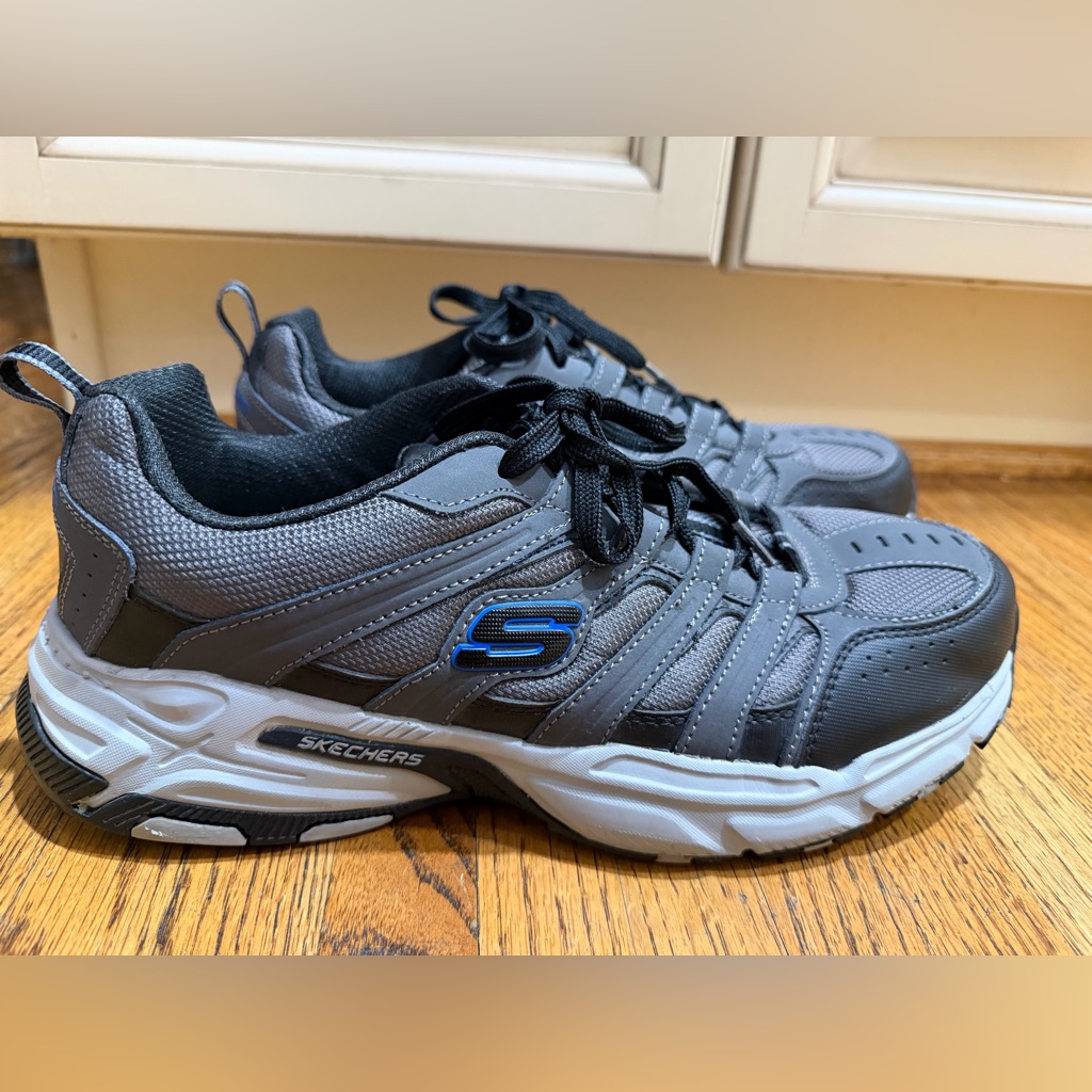 Skechers Men's Gray And Black Athletic Shoes Sz 10.5